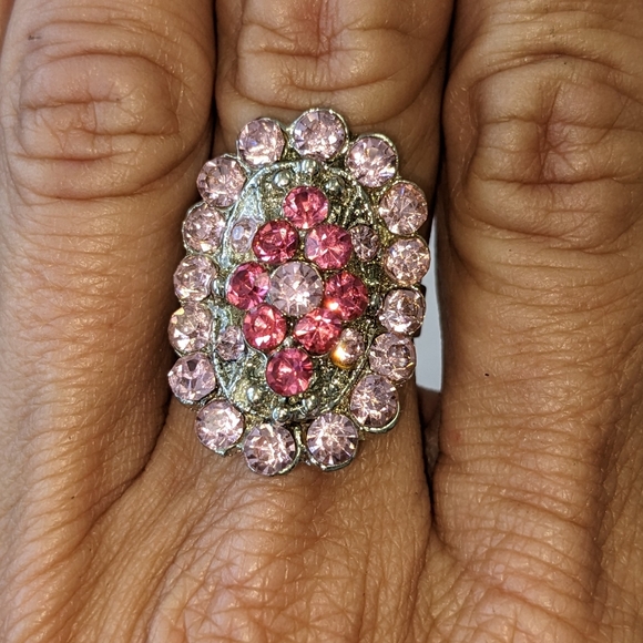 VTG GLASS CRYSTAL BARBIE CORE PINK CRYSTAL ADJUSTABLE RING - Picture 3 of 9